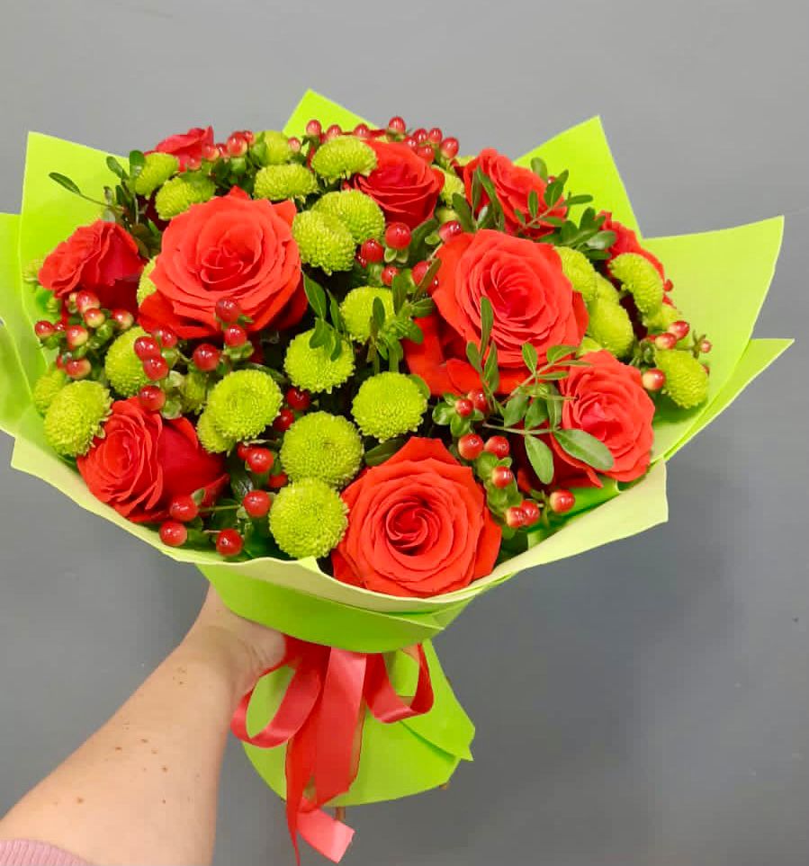 Букет цветов из: Хризантемы и Розы в Казачка