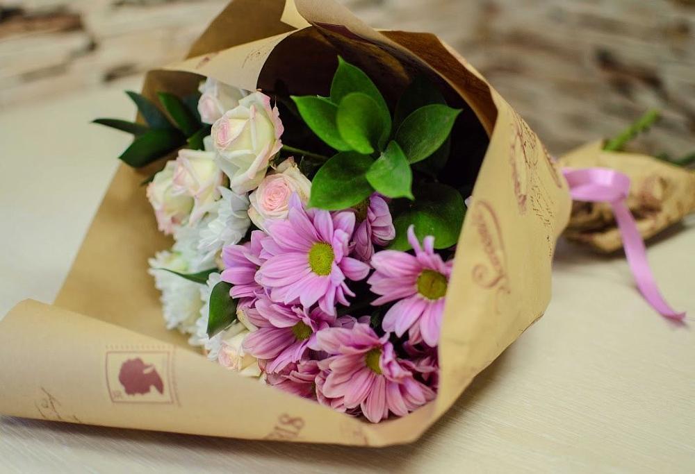 Букет цветов из: Розы и Хризантемы в Казачка