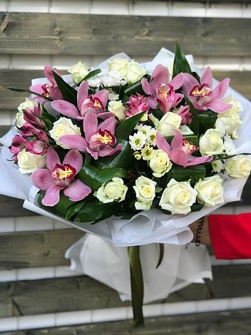 Букет цветов из: Розы и Хризантемы в Казачка