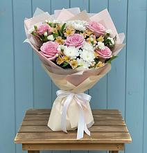 Букет цветов из:  Гвоздики, Орхидеи и Розы #REPLACE_PRED# Казачка