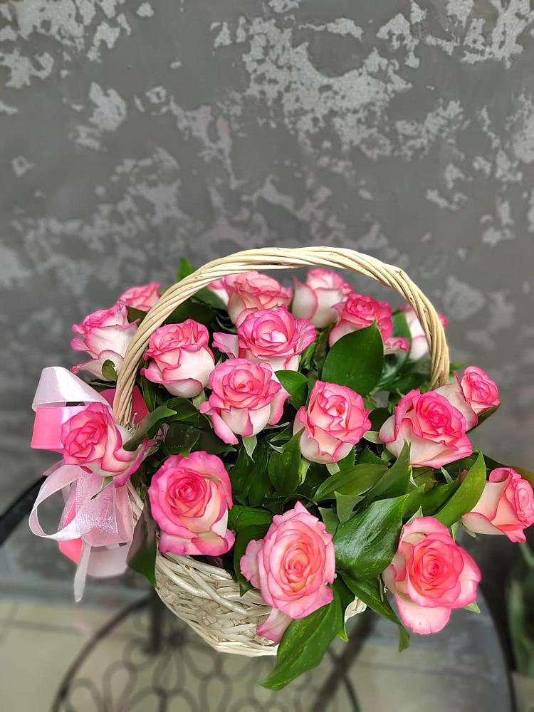 Цветочная композиция из Розы в корзине в Казачка
