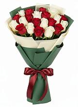 Букет Микс из красных и белых роз в Казачка
