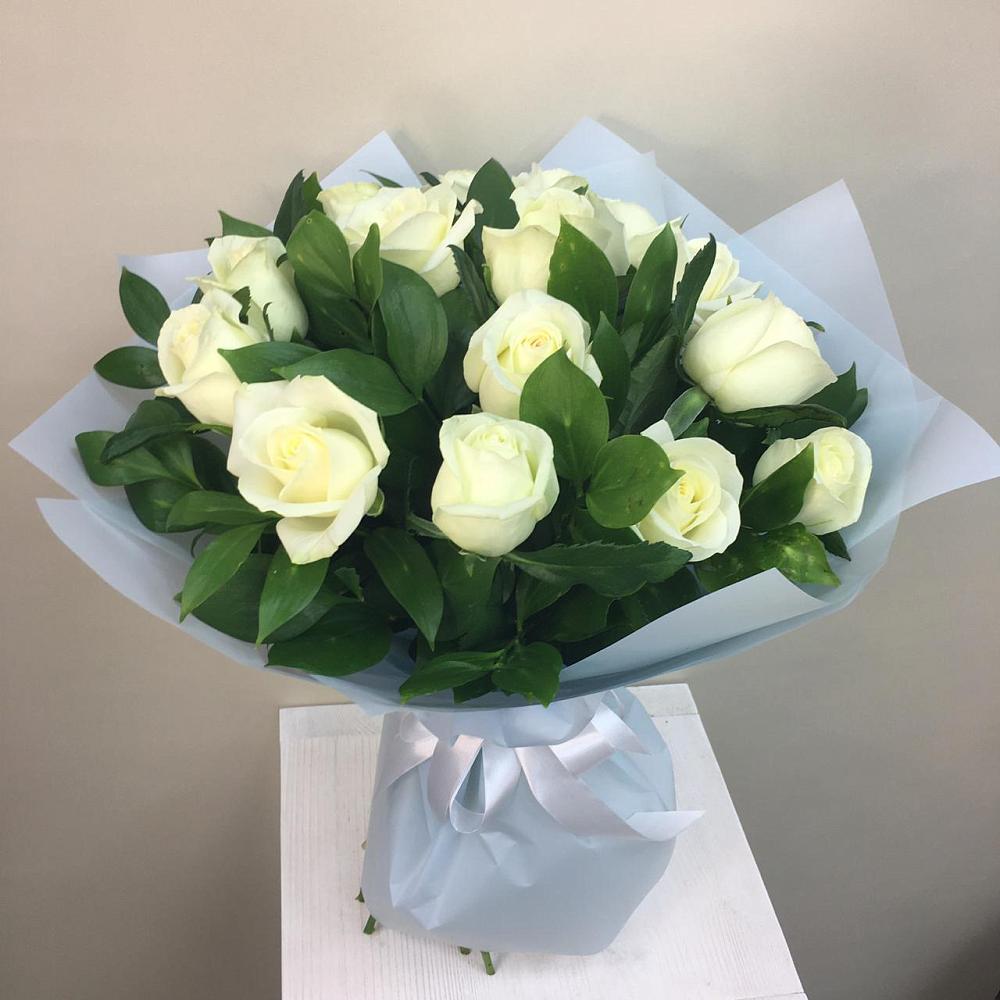 Букет 15 Белых роз Проуд в Казачка