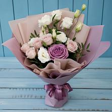 Букет цветов из:  Розы и Лизиантусы в Казачка