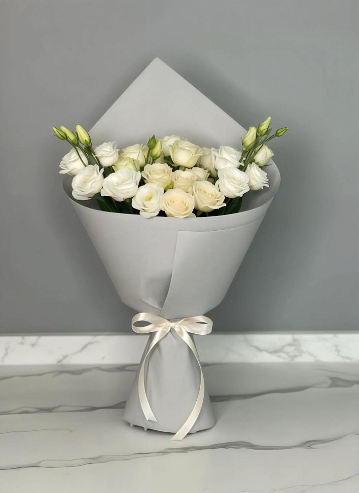 Букет цветов из: Розы и Лизиантусы в Казачка