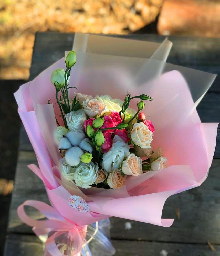 Букет цветов из: Розы и Лизиантусы в Казачка