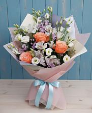 Букет цветов из:  Лизиантусы, Розы, Альстромерии и Гипсофила в Казачка