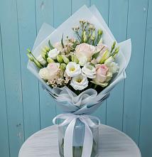 Букет цветов из:  Розы и Лизиантусы в Казачка