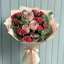 Букет цветов из:  Гвоздики и Розы в Казачка