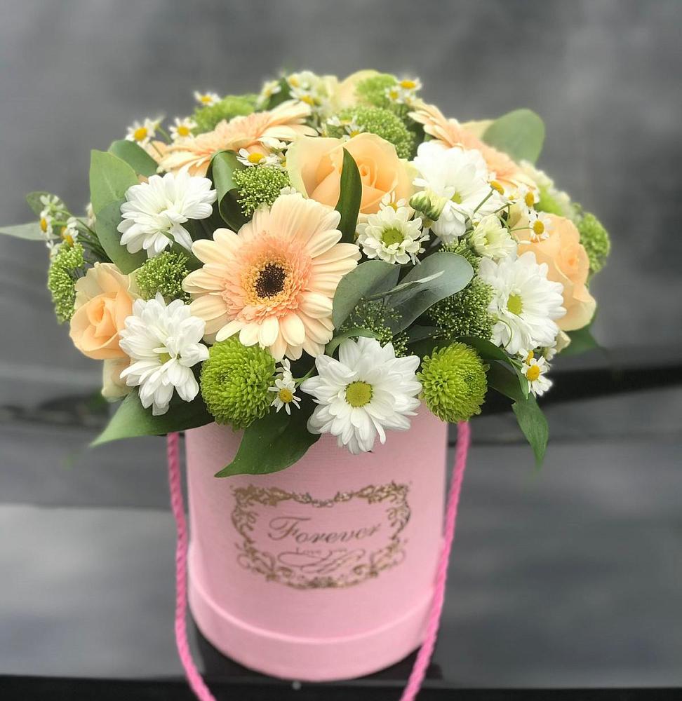 Цветочная композиция из Розы, Герберы и Хризантемы в шляпной коробке в Казачка