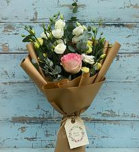 Букет цветов из:  Розы и Лизиантусы в Казачка