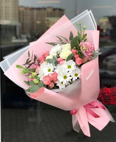 Букет цветов из: Розы, Лизиантусы и Хризантемы в Казачка
