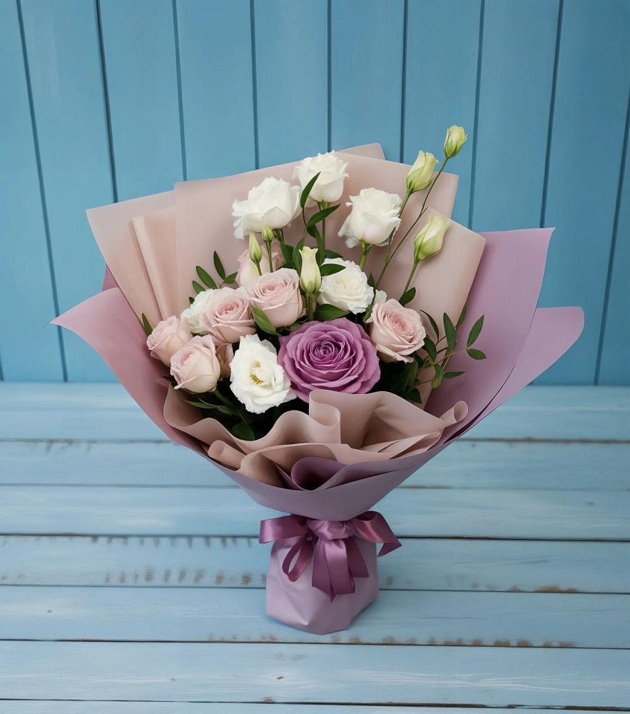 Букет цветов из: Розы и Лизиантусы в Казачка